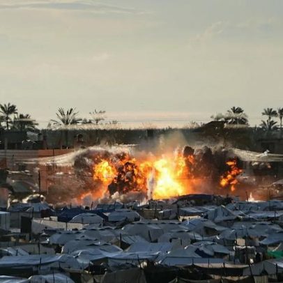 Ataque junto a tendas em Deir al-Balah, Gaza, mata pelo menos uma pessoa