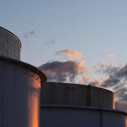Mercados do petróleo hesitam com mensagens contraditórias entre Irão e EUA