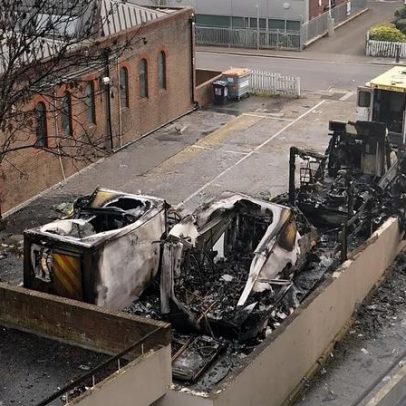 Polícia britânica investiga ataque a ambulância de instituição judaica por ódio