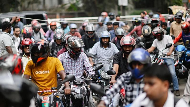 Bangladesh enfrenta longas filas de combustível devido ao receio de escassez