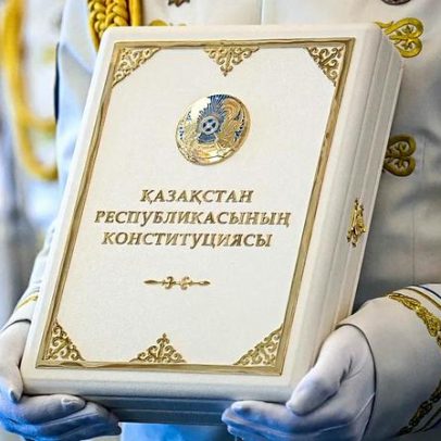 Cazaquistão aprova nova Constituição, marcando viragem no futuro político