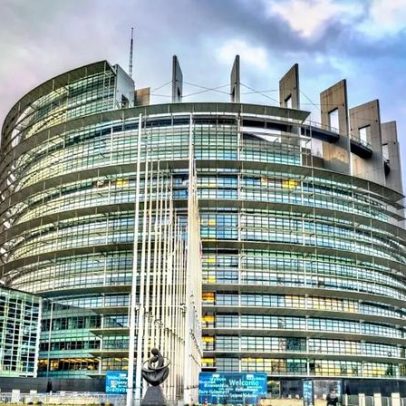 UE propõe novas regras para proteger obras criativas utilizadas no treino de IA