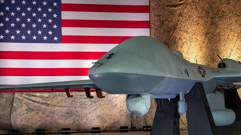 Um drone MQ-9 Reaper em exibição na Base Aérea Al Udeid, a 15 de maio de 2025, em Doha, Qatar