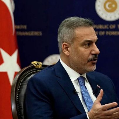 Turquia quer manter-se fora da guerra, afirma ministro dos Negócios Estrangeiros