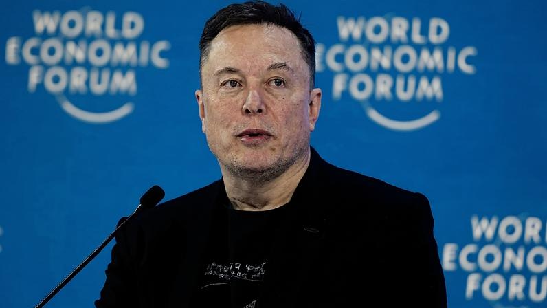 ARQUIVO - Elon Musk participa na reunião anual do Fórum Económico Mundial em Davos, Suíça, 22 de janeiro de 2026