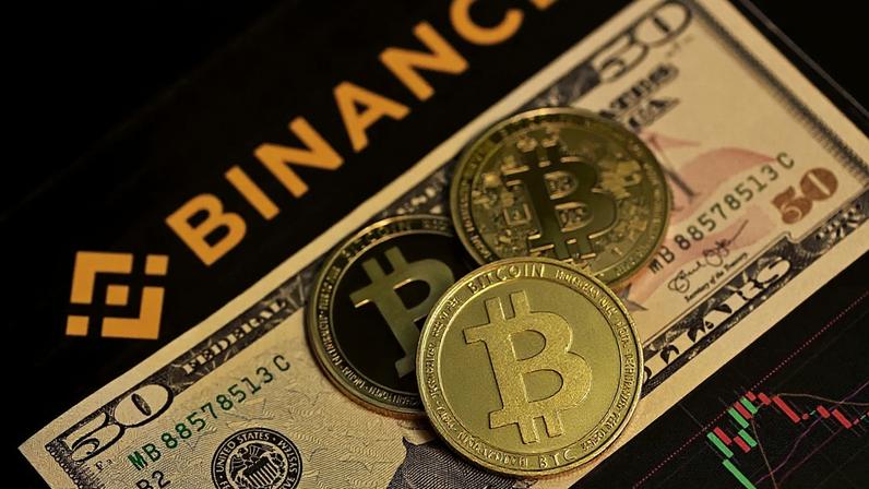 Imagem genérica com os logótipo da Bitcoin e da Binance