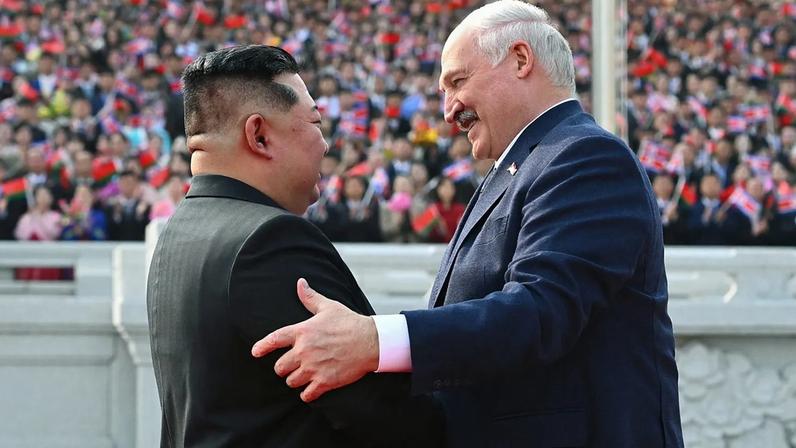Lukashenko e Kich Jong-un em Pyongyang