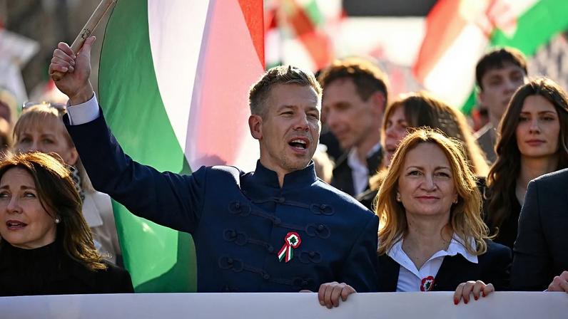 Magyar acusa Orbán de trair liberdade húngara e de recorrer a agentes russos