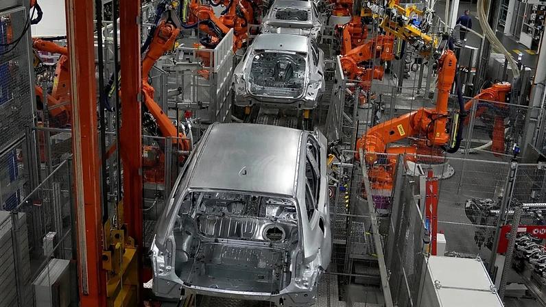 Robô a trabalhar numa linha de montagem da BMW em Munique, Alemanha.