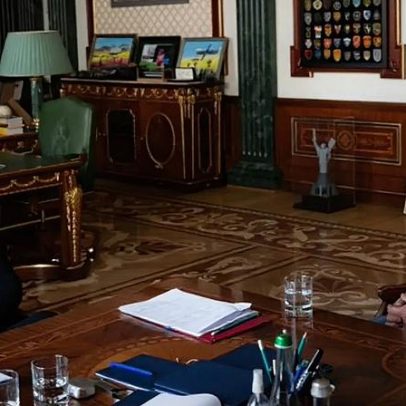 Sean Penn omite cerimônia dos Óscares para visitar Zelenskyy