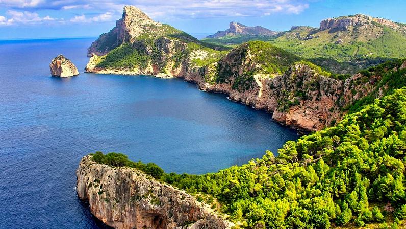 Novo trilho de trekking permite aos visitantes explorar a costa leste mais selvagem, com pinhais e cadeias montanhosas