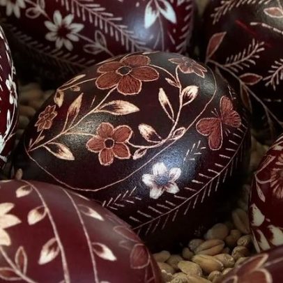 Mulheres na Eslovénia mantêm viva a arte pascal centenária das drsanke