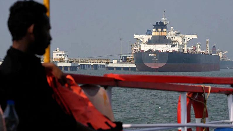 Irão exporta petróleo; navios passam pelo Estreito de Hormuz