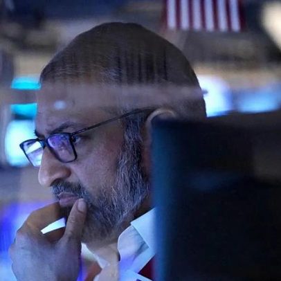 Mercados recuam; petróleo ultrapassa os 100 dólares