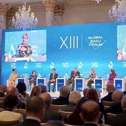 Fórum Mundial de Baku abre em meio a conflito no Irão do outro lado da fronteira