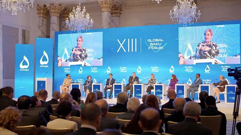 Fórum Mundial de Baku abre em meio a conflito no Irão do outro lado da fronteira