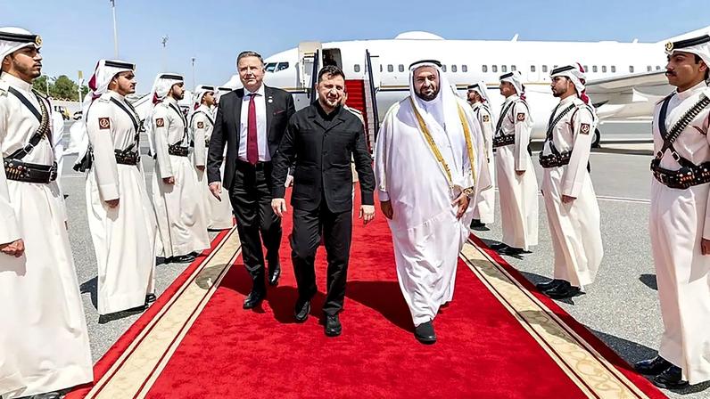 Chegada do Presidente ucraniano Volodymyr Zelenskyy a Doha, Qatar, 28 de março de 2026