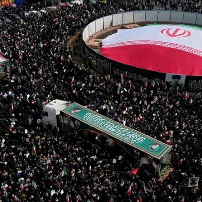 Teerão realiza funeral de comandantes mortos em ataques EUA-Israel