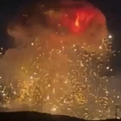 Ataque dos EUA provoca enorme bola de fogo em Isfahan, Irão