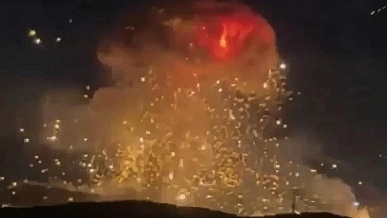 Ataque dos EUA lança enorme bola de fogo sobre Isfahan, no Irão