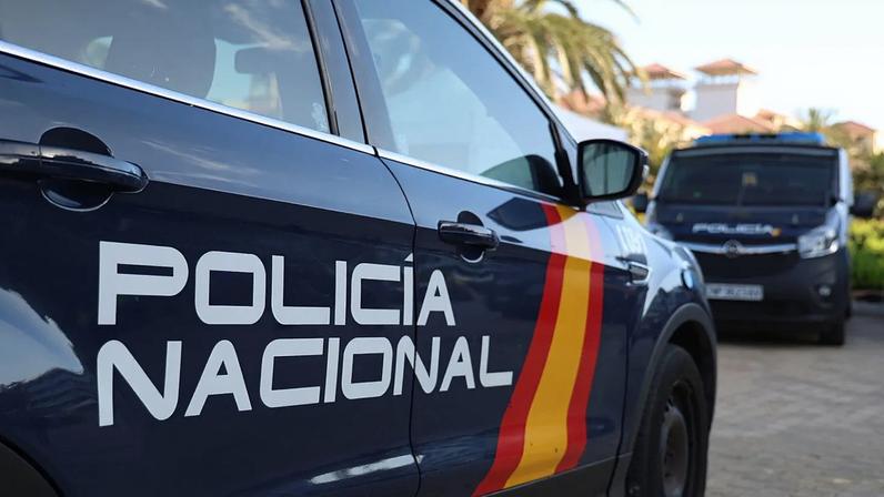 Um carro da polícia.