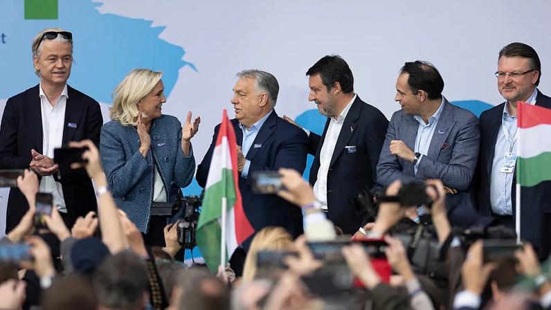 Políticos europeus da extrema-direita reúnem-se numa assembleia do grupo Patriotas pela Europa de Orbán, em Budapeste, Hungria, 23 de março de 2026