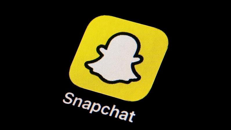 Vê-se o ícone da aplicação de mensagens instantâneas Snapchat num smartphone, terça-feira, 28 de fevereiro de 2023, em Marple Township, Pensilvânia.