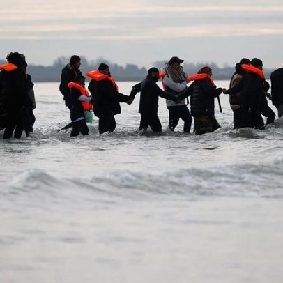 França: mais de 250 migrantes atravessam o Canal da Mancha para Inglaterra