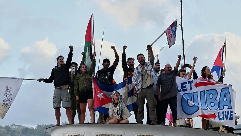 Flotilha ativista Nuestra América chega a Cuba com toneladas de alimentos