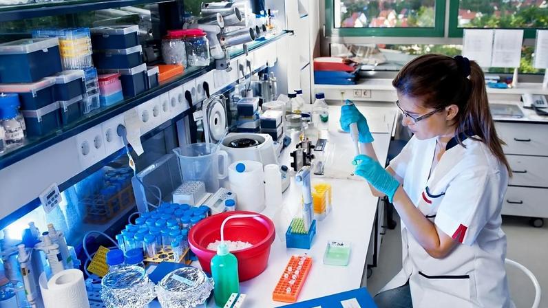 Resistência aos antimicrobianos supera esforços da indústria, revela relatório