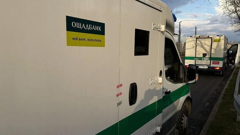 ARQUIVO: um dos dois Oschadbank regressou da Hungria para a Ucrânia. 12 de março de 2026