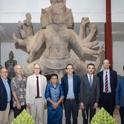 Camboja revela estátua restaurada de Shiva dançante com mil anos