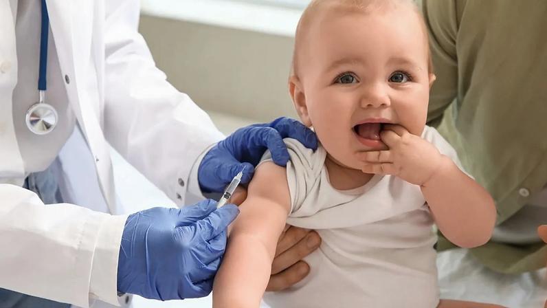 Algumas gotas de solução açucarada podem aliviar a dor dos bebés durante procedimentos hospitalares.