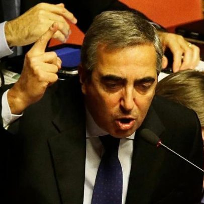 Gasparri demite-se; Craxi assume liderança da Forza Italia no Senado