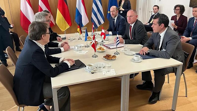 O Comissário Brunner com o Ministro da Alemanha, dos Países Baixos, da Grécia, da Dinamarca e da Áustria