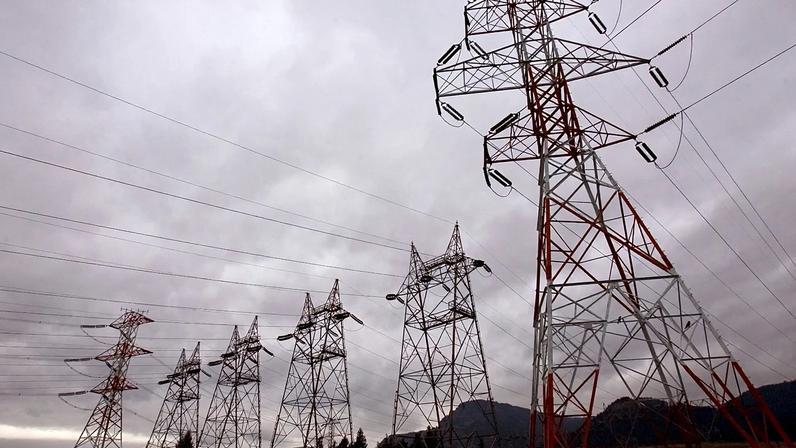 Imagem ilustrativa, postes de alta tensão