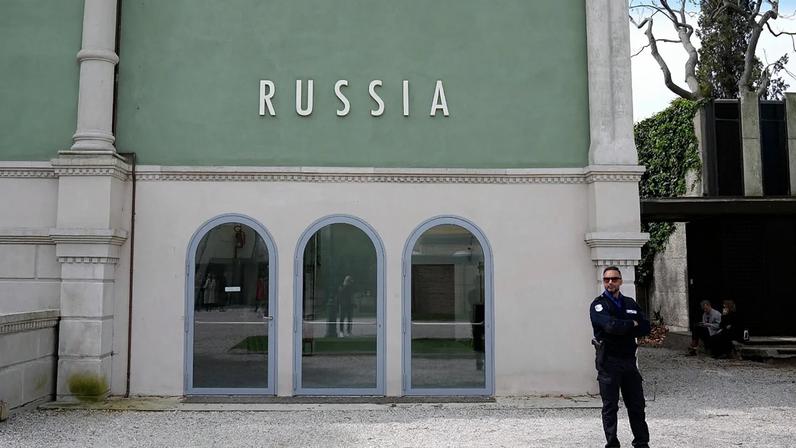 UE ameaça suspender financiamento da Bienal de Veneza por participação russa