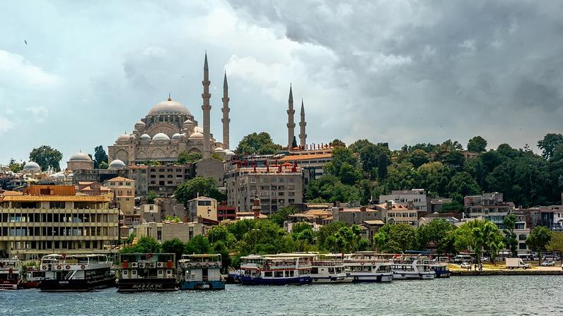Destinos turísticos como Istambul, a Riviera Turca e a capital, Ancara, continuam a funcionar normalmente.