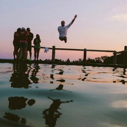Campos de verão para adultos surgem como nova tendência de viagens