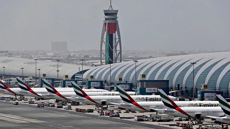 Emirates trabalha para restabelecer plenamente a sua rede de voos