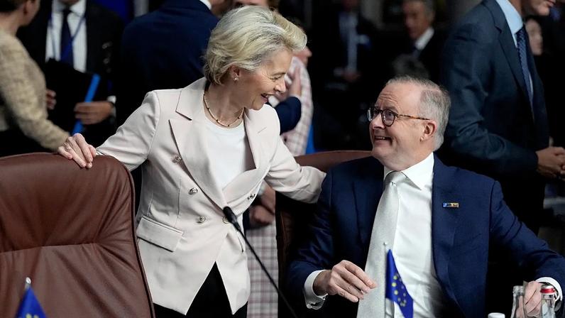 Visita de von der Leyen à Austrália visa concluir acordo comercial