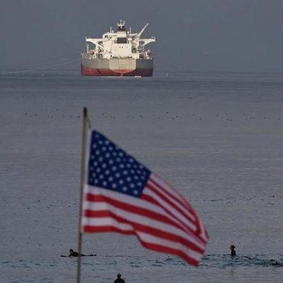 EUA isentam Índia por 30 dias de petróleo russo retido pela guerra no Irão