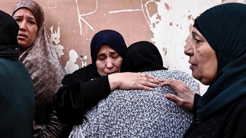 Familiares choram palestiniano morto por militares israelitas na Cisjordânia
