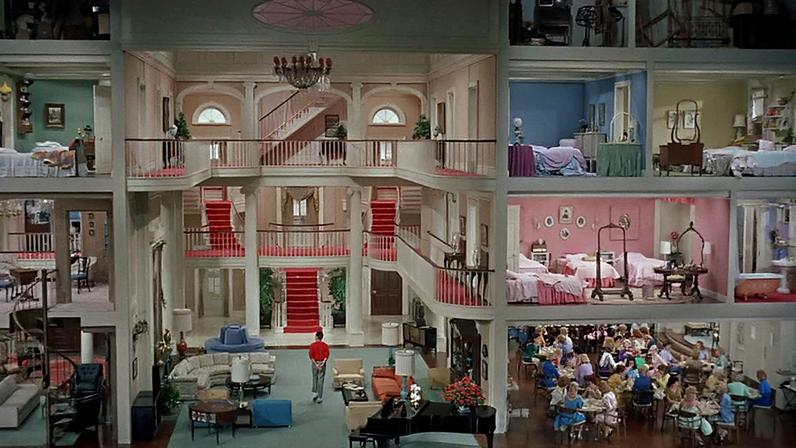 O Homem das Mulheres, de Jerry Lewis (1961): uma maquete tridimensional de uma casa foi construída em estúdio; corresponde a um mundo mental, cada um dos quartos sendo habitado por uma mulher diferente