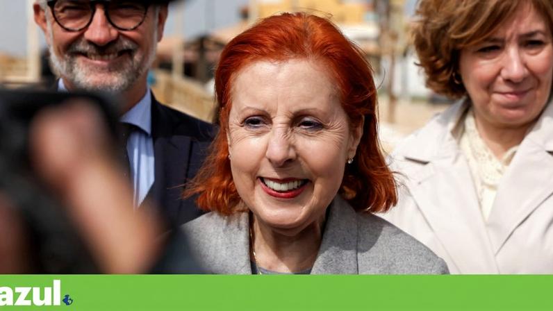 A ministra do Ambiente e Energia, Maria da Graça Carvalho, acompanhada pelo presidente da Câmara de Faro, António Miguel Pina, durante a visita ao Algarve