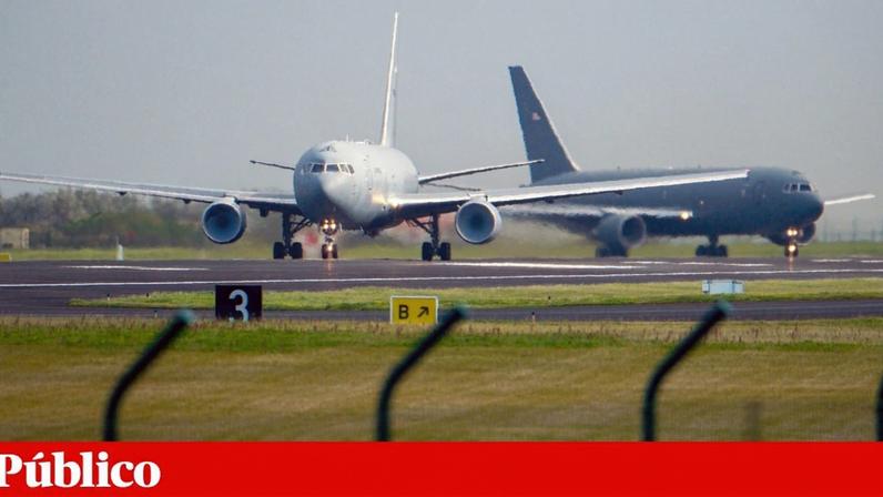 Dois "KC-46 Pegasus" na base das Lajes, nos Açores