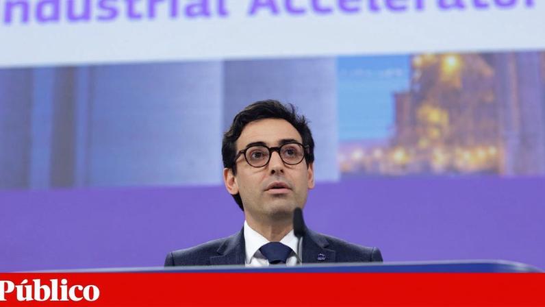 O vice-presidente executivo da Comissão para a Prosperidade e Estratégia Industrial, Stéphane Séjourné, apresentou a proposta de Lei para a Aceleração Industrial, esta quarta-feira, em Bruxelas