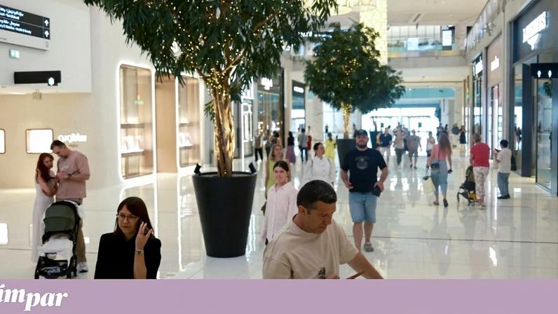 Pessoas no Dubai Mall, no início da semana, depois de o conflito ter começado