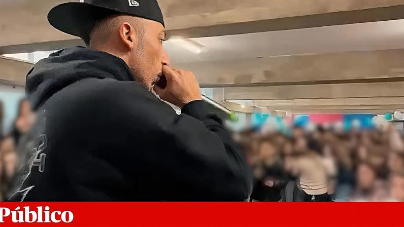 O influenciador Zézinho numa escola da Guarda esta segunda-feira, depois da publicação da reportagem do PÚBLICO