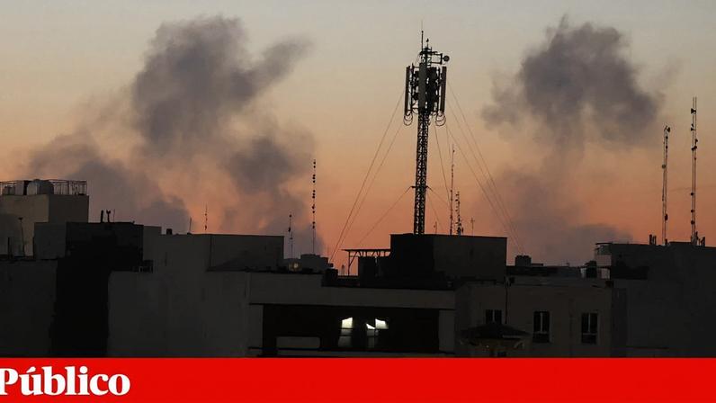 Fumo no centro de Teerão, na madrugada deste sábado